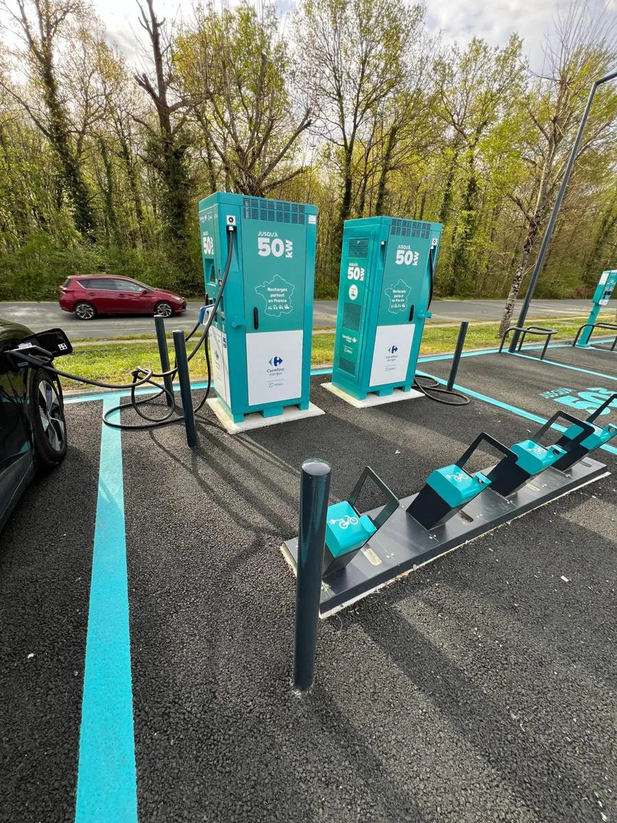 Borne de recharge rapide Carrefour 50 kW