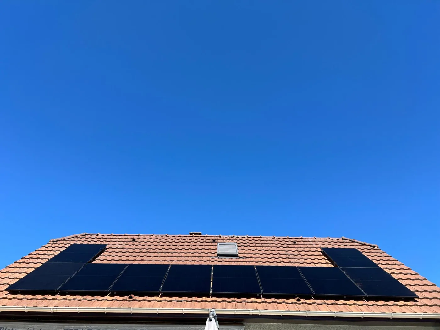 Installation photovoltaïque en U sur une maison